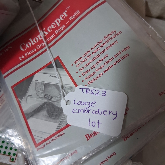 Bucilla Kitty Sampler Christmas Kit With Large Embrodiery Lot - Picture 3 of 5